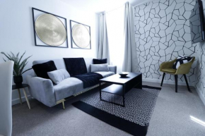 Entire 2-Bedroom Apartment in the bustling City Centre WIFI TRAIN & BUS STATION